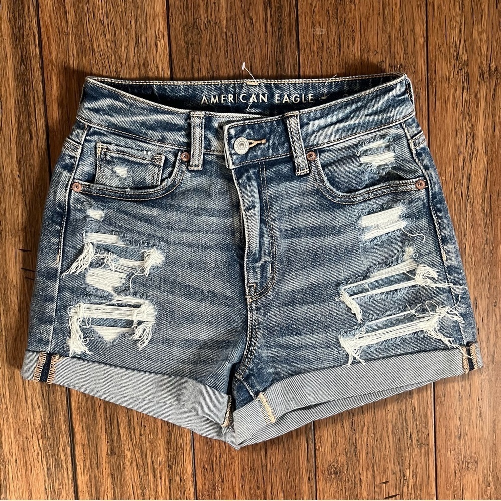 NWOT American Eagle High Rise Mom Shorts Jean Festival Ripped Distressed Size 2